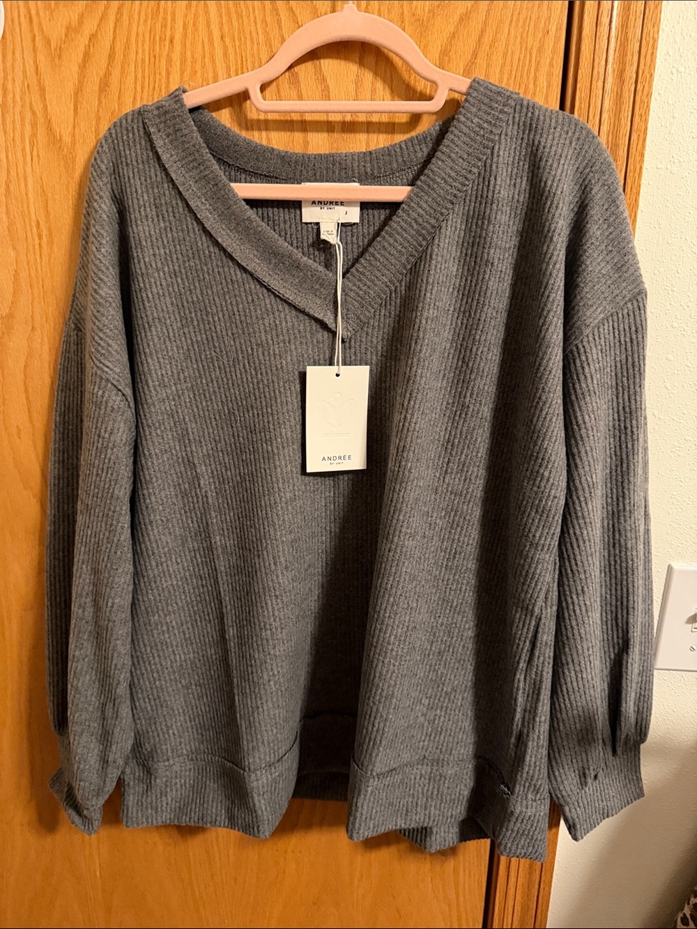 ANDREE BY UNIT Charcoal Ribbed V-Neck Sweater